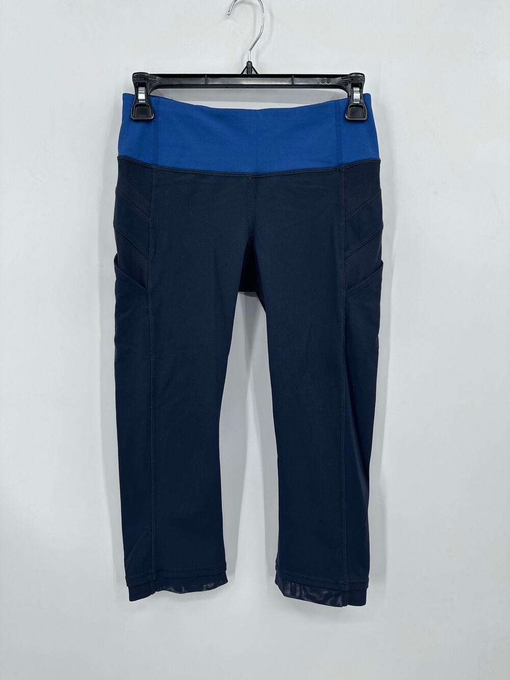 Lululemon Illumina Crop with side pockets Inkwell / Rugged Blue Size 4 EUC